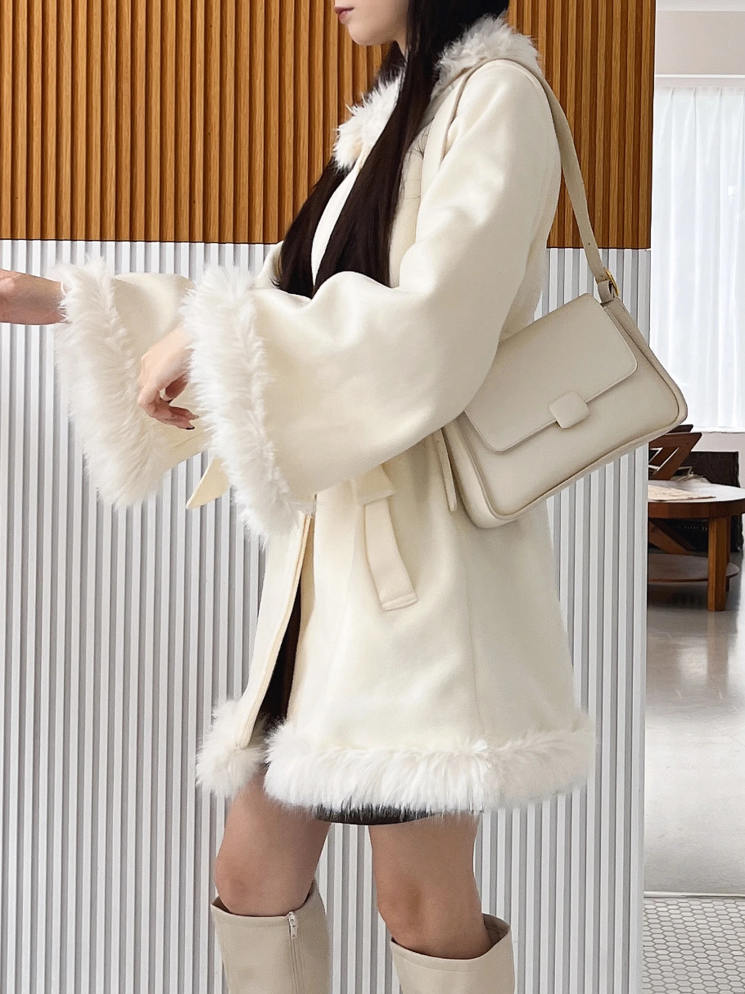 ノーカラーフレアスリーブコート｜コート｜アウター｜MIIA（ミーア）｜Roomy's WEB STORE  【公式通販】｜34440219｜Roomy's WEB STORE（ルーミィーズウェブストア）