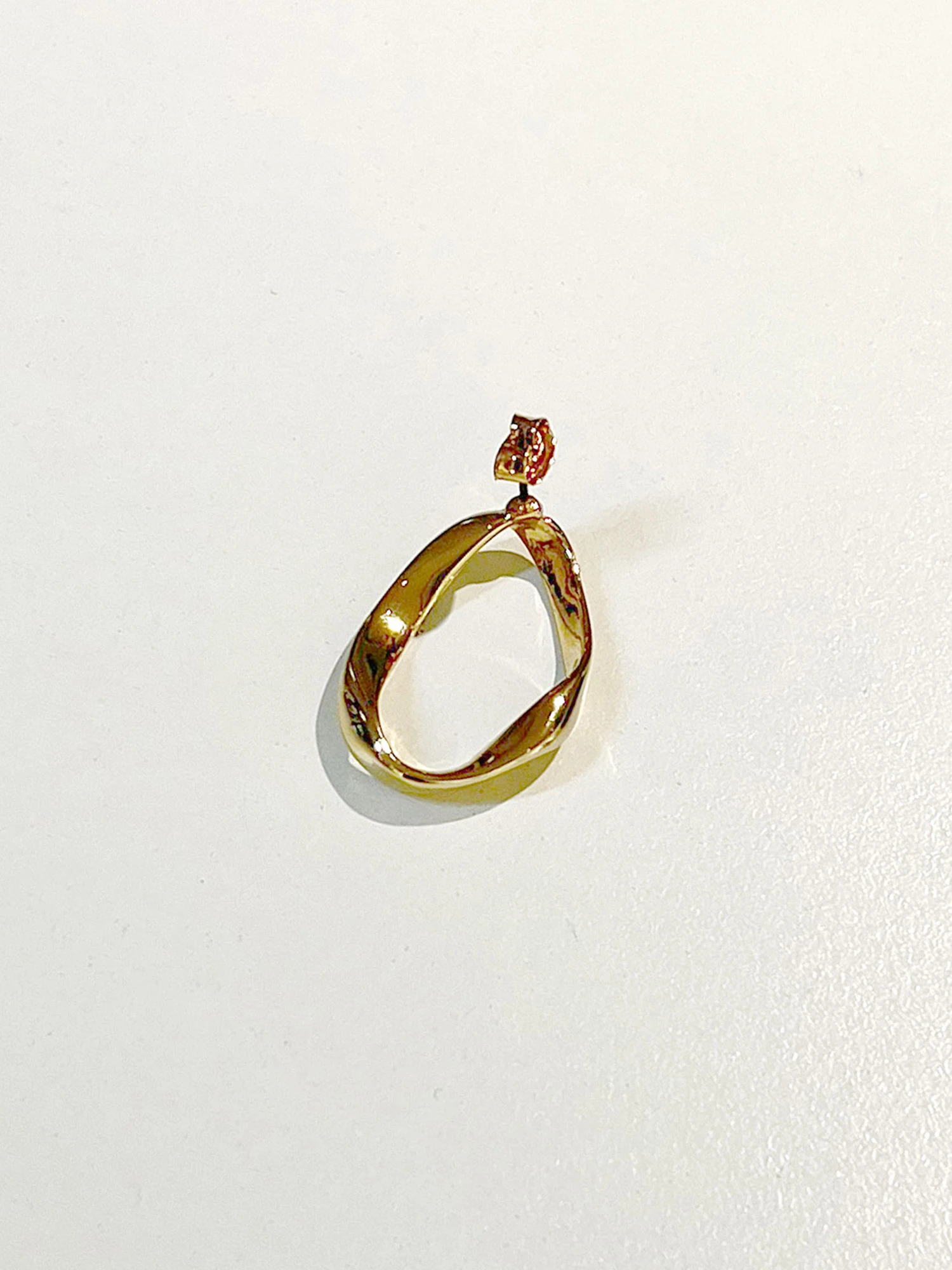 ネジリリングピアス｜ピアス・イヤリング｜ファッション小物