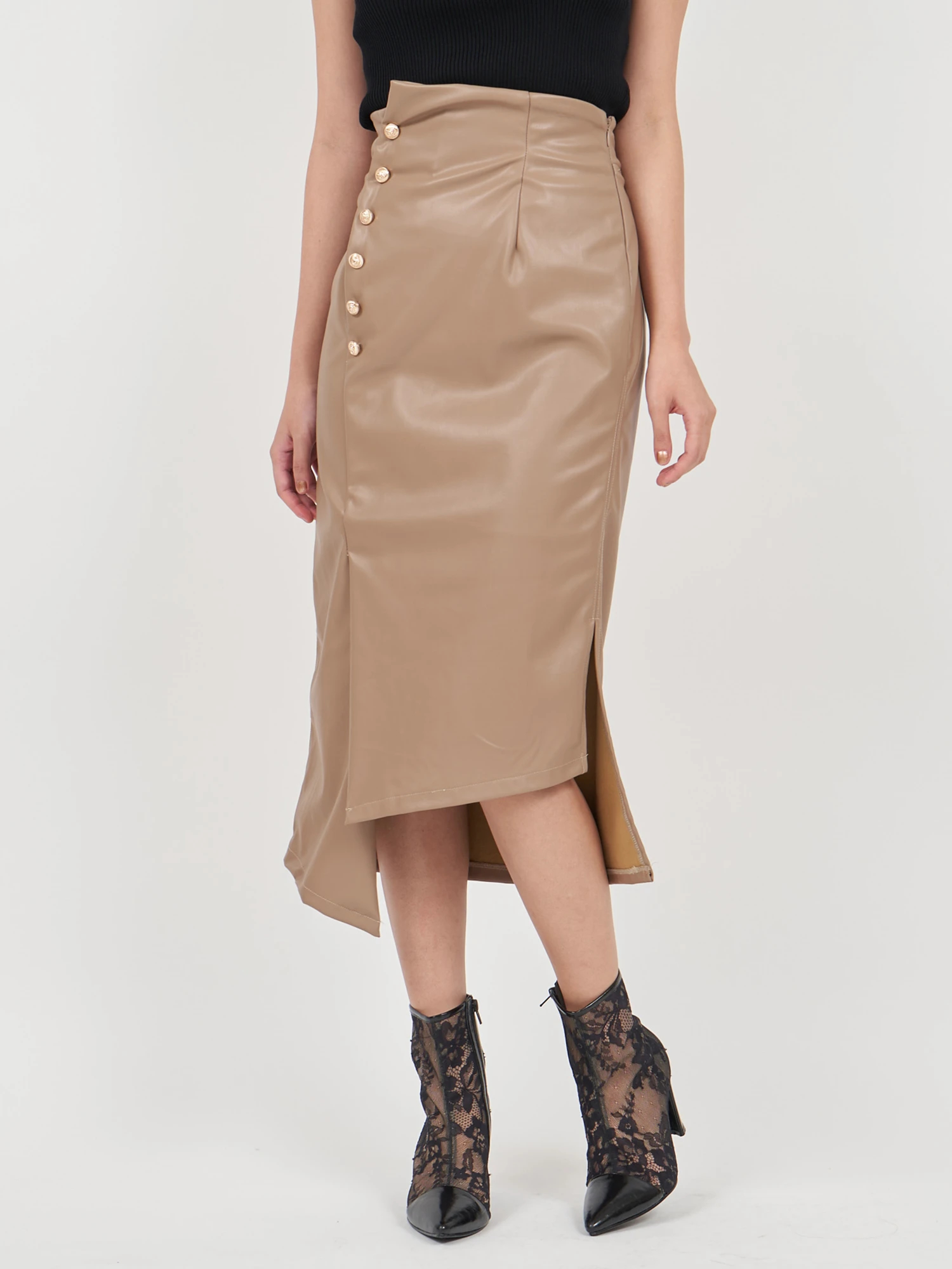 【新品タグ付き】M対応 差し色カラーのフェイクレザーミディアムスカート裏地素材ポリエステル100％