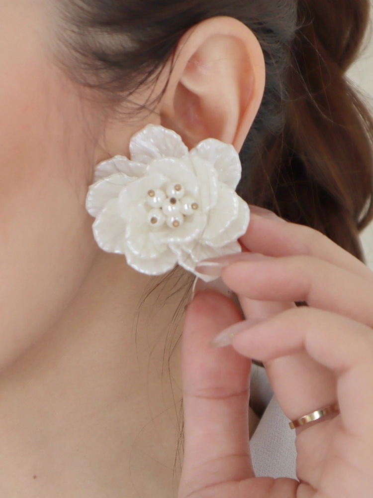 ボリュームフラワーピアス｜ピアス・イヤリング｜ファッション小物｜ROYAL PARTY（ロイヤルパーティ）｜Roomy's WEB STORE  【公式通販】｜75332500｜Roomy's WEB STORE（ルーミィーズウェブストア）