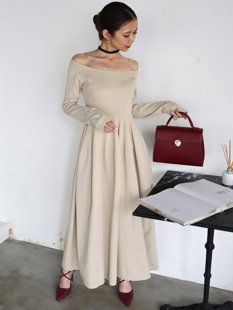 オフショルフレアニットワンピース｜ニットワンピース｜ワンピース  