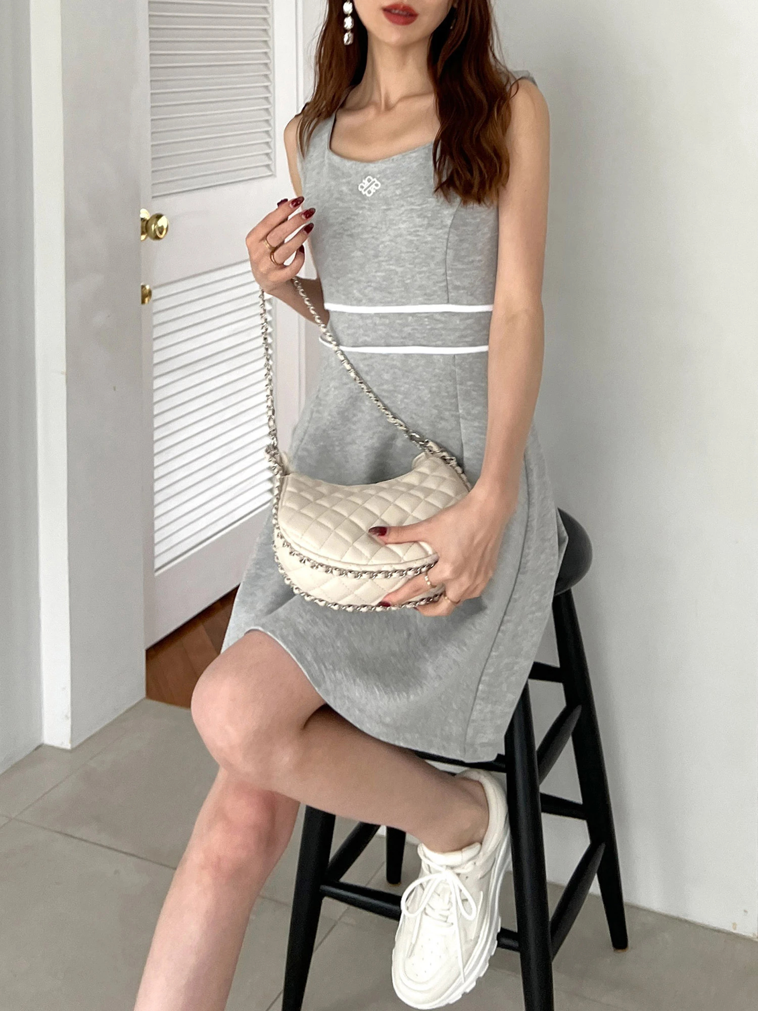 オリジナルロゴ刺繍カットミニフレアワンピース｜ワンピース