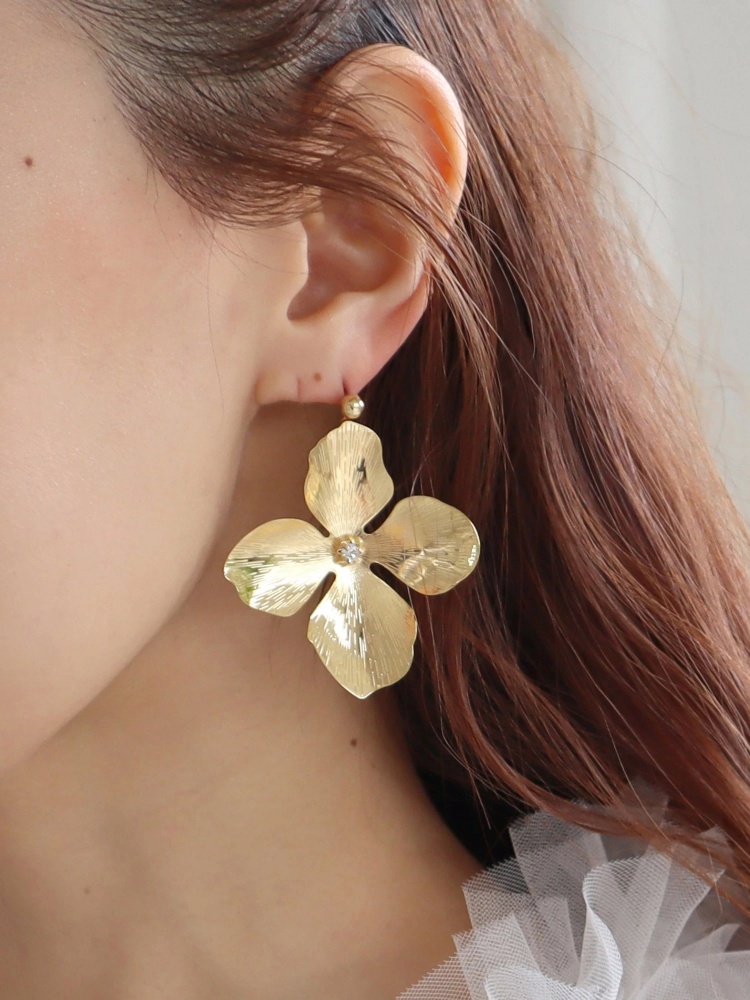 ボリュームフラワーピアス｜ピアス・イヤリング｜ファッション小物  