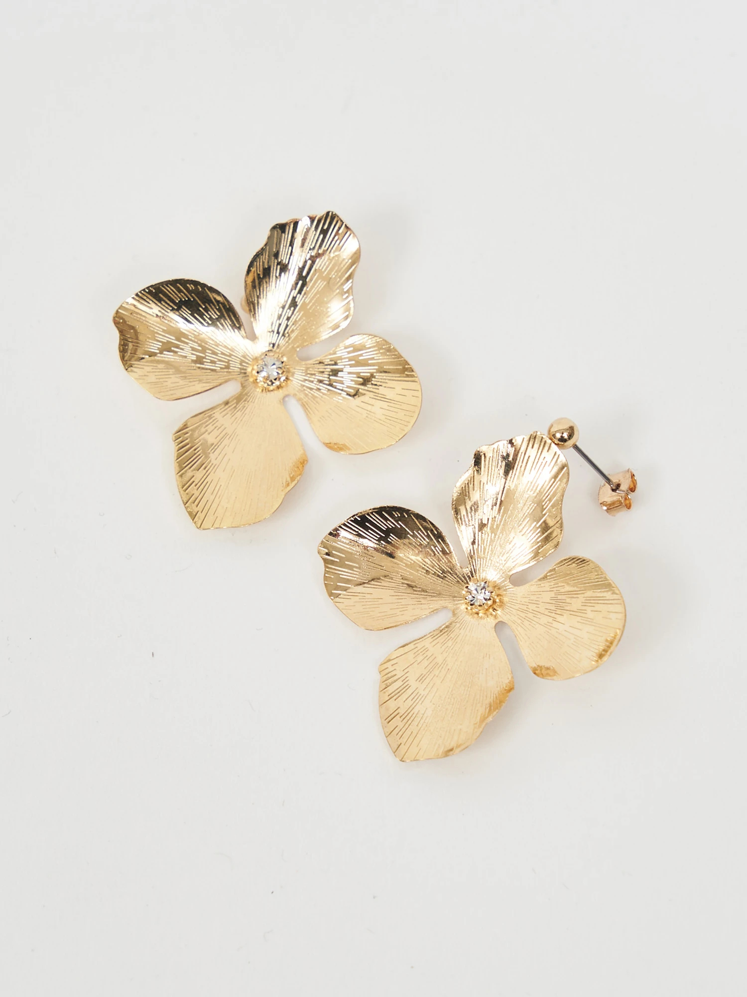 ボリュームフラワーピアス｜ピアス・イヤリング｜ファッション