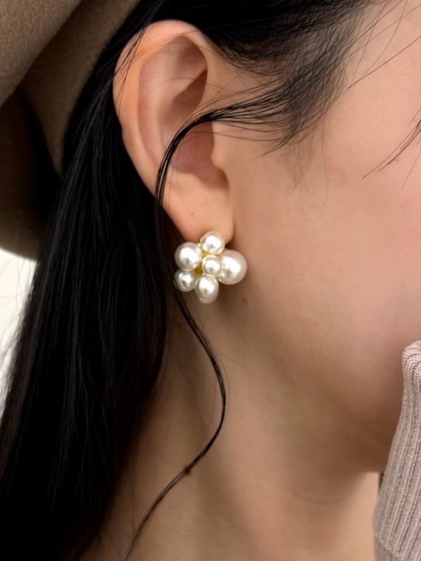 ボリュームパールピアス(オフホワイト)