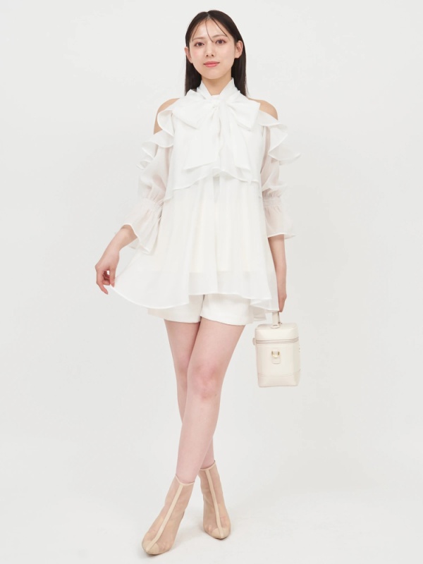 ROYAL PARTY(ロイヤルパーティ) |【GirlsAward2025 S/S 立花琴未様/藤井サチ様 着用】リボン付コールドショルダーブラウスセットアップ(オフホワイト)