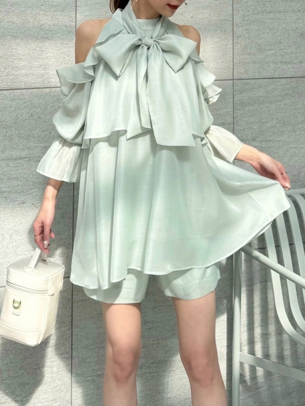 ROYAL PARTY(ロイヤルパーティ) |【GirlsAward2025 S/S 立花琴未様/藤井サチ様 着用】リボン付コールドショルダーブラウスセットアップ