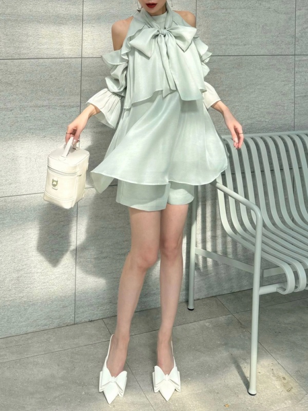 ROYAL PARTY(ロイヤルパーティ) |【GirlsAward2025 S/S 立花琴未様/藤井サチ様 着用】リボン付コールドショルダーブラウスセットアップ