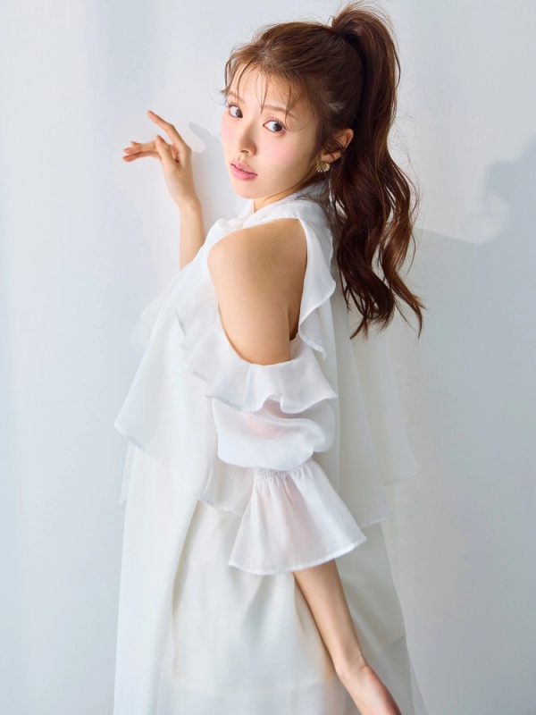 ROYAL PARTY(ロイヤルパーティ) |【GirlsAward2025 S/S 立花琴未様/藤井サチ様 着用】リボン付コールドショルダーブラウスセットアップ
