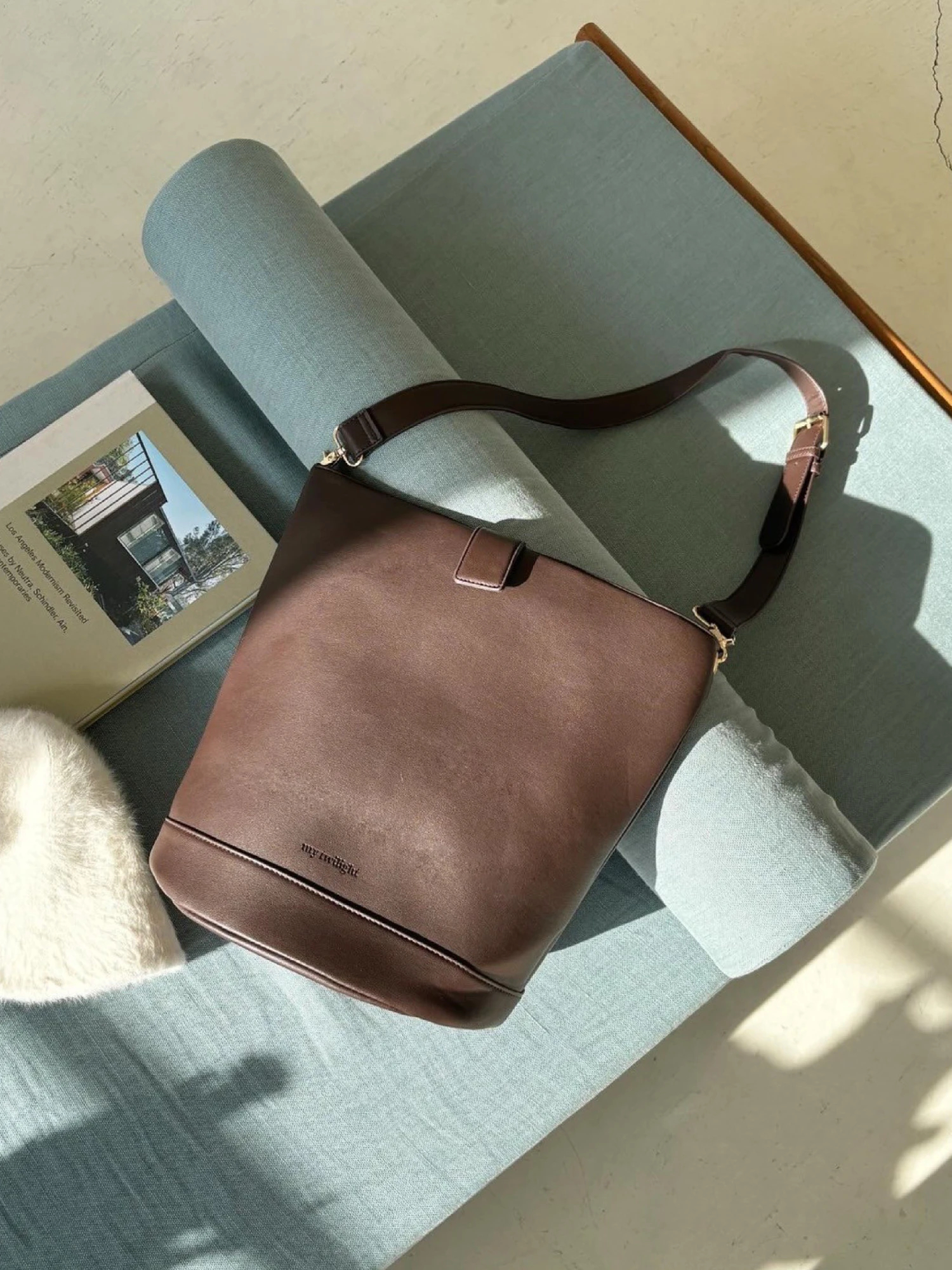 メルリ様 バケツ型 ミニトート ハンドメイド 馬の手作りワッペン ミニトートバッグ PVC 白 撥水 手提げ