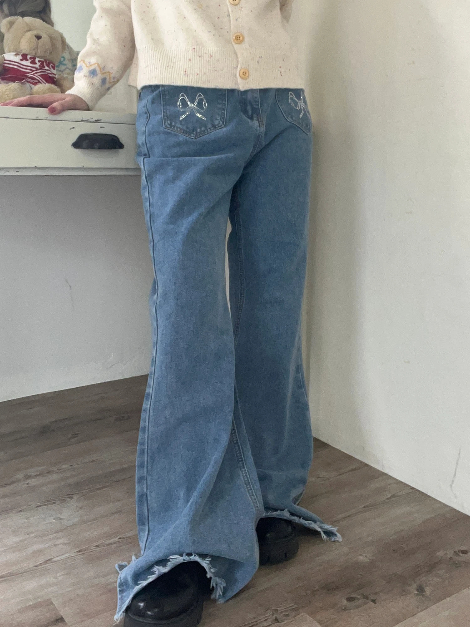 リボンストーンブーツカットデニム｜デニムパンツ｜パンツ｜MORE