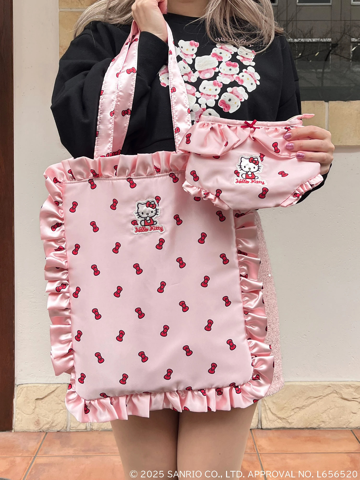 HELLO KITTY リボン付きトートバッグ 新品 キティちゃん リボン付き トートバッグ 紺色 ハンドバッグ