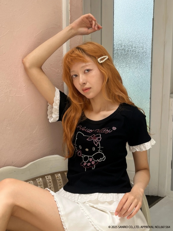 MORE self LOVE(モアセルフラブ) |ANGEL【HELLO KITTY】RHINESTONE TEE(ブラック)