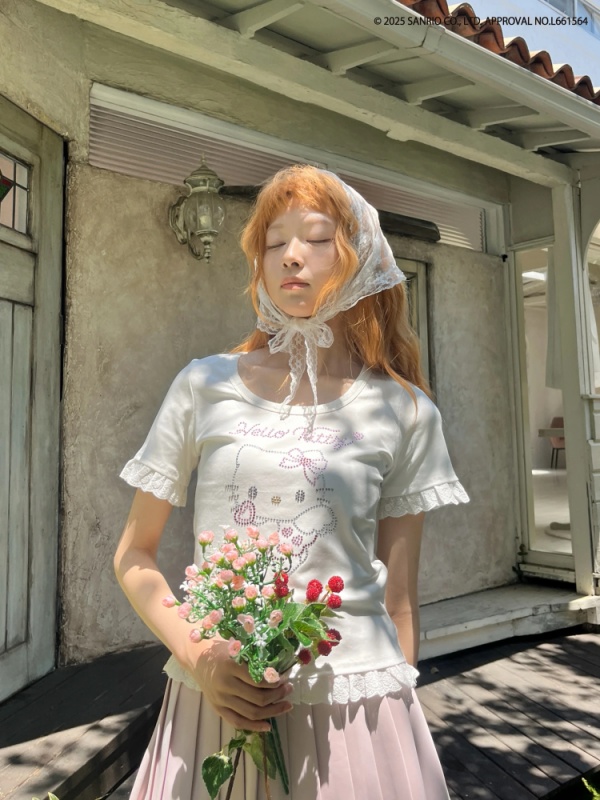 MORE self LOVE(モアセルフラブ) |ANGEL【HELLO KITTY】RHINESTONE TEE