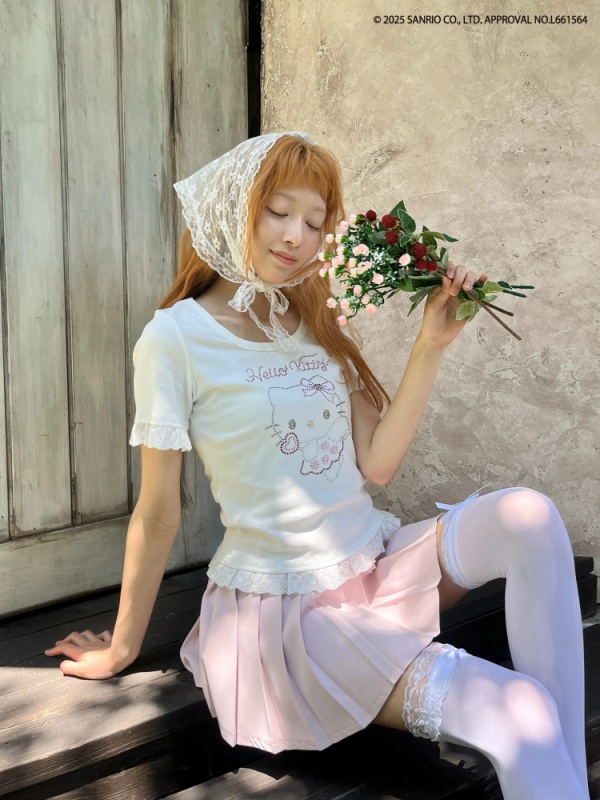 MORE self LOVE(モアセルフラブ) |ANGEL【HELLO KITTY】RHINESTONE TEE