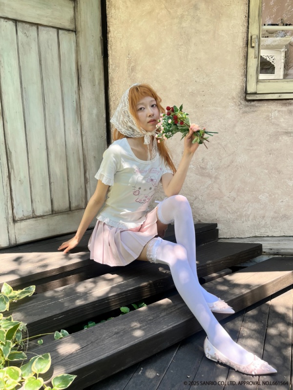 MORE self LOVE(モアセルフラブ) |ANGEL【HELLO KITTY】RHINESTONE TEE