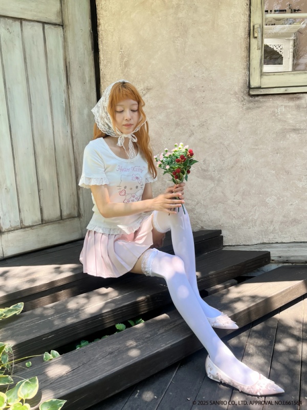 MORE self LOVE(モアセルフラブ) |ANGEL【HELLO KITTY】RHINESTONE TEE
