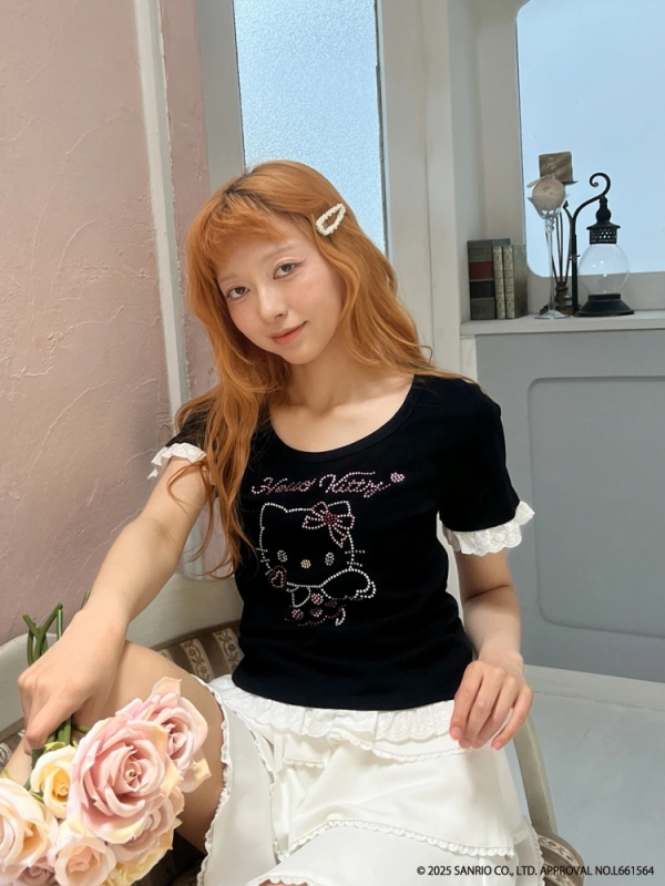 MORE self LOVE(モアセルフラブ) |ANGEL【HELLO KITTY】RHINESTONE TEE