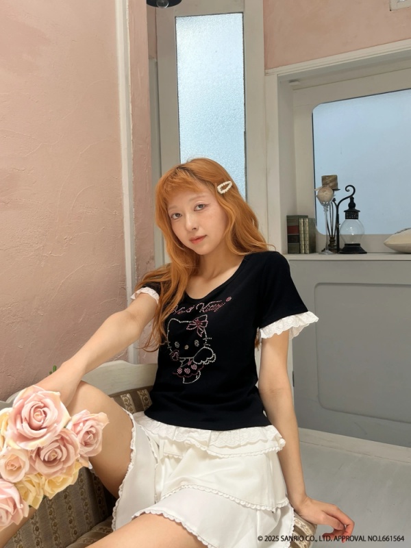 MORE self LOVE(モアセルフラブ) |ANGEL【HELLO KITTY】RHINESTONE TEE