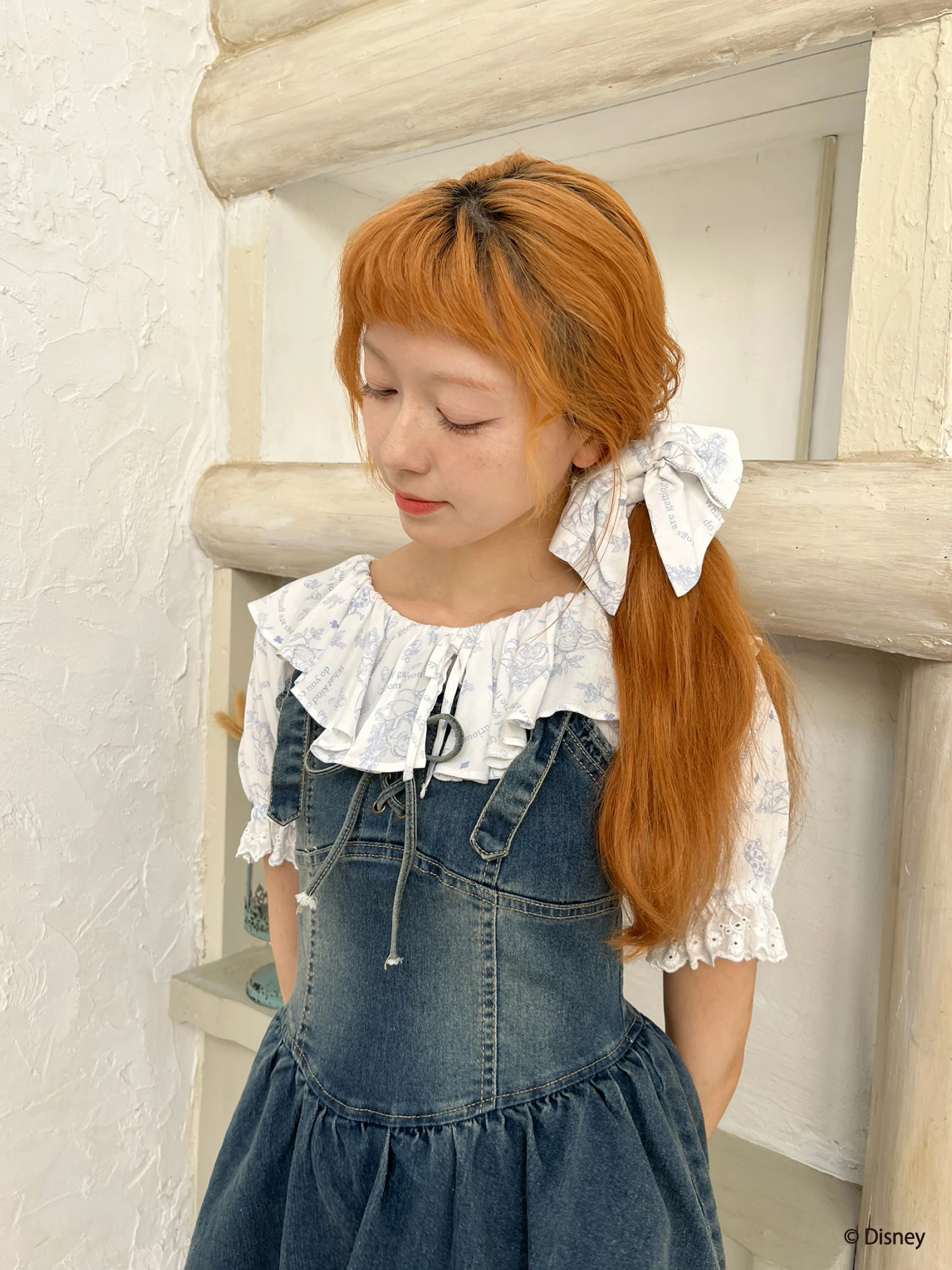 ブラウス シャツ 「Disney」ふしぎの国のアリス/トワル・ドゥ・ジュイSTYLEフリルブラウス レディース Disney】ふしぎの国のアリス/トワル・ドゥ・ジュイSTYLEフリル